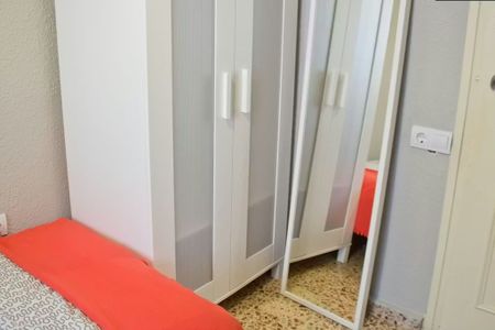 Carrer del Doctor Vicente Pallarés, Valencia, Valencian Community 46021 - Photo 3