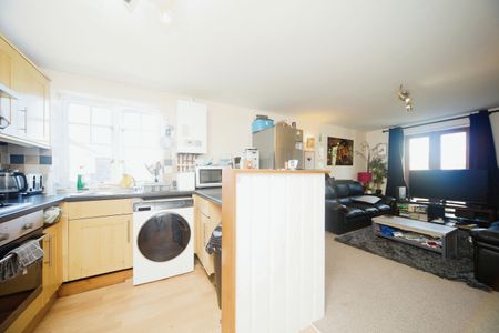 2 BEDROOM FLAT - GLENDINNING AVENUE, DT4 7QF, Weymouth - Photo 4