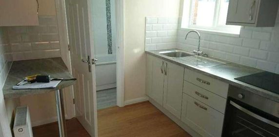 Hampden Avenue, Eastbourne, BN22 - Photo 2