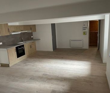 Location Appartement 2 pièces 53m² CHARLIEU 42190 - Photo 1