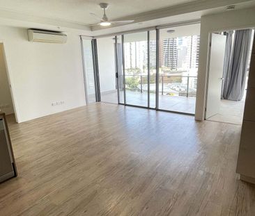 Repainted Premium 2-Bedroom, 2-Bathroom Apartment with 1 Car Park - Photo 1