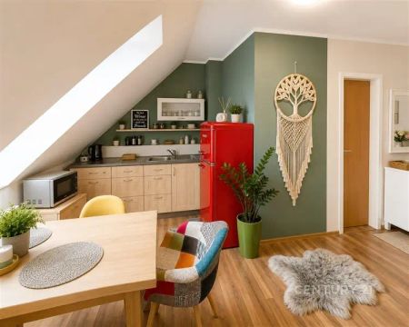 Pronájem moderního podkrovního bytu 2+kk, 42 m - Photo 2