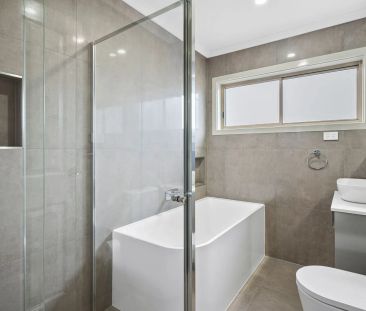 Exquisite Two-Storey Townhouse - Photo 6