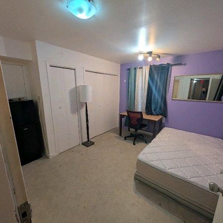 chambre avec salle de bain complète - Photo 4