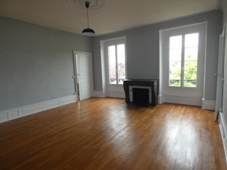 Location Appartement 3 pièces 117m² JOIGNY 89300 - Photo 2