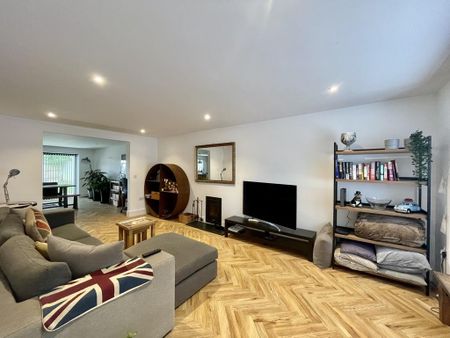 4 bedroom detached house to rent - Photo 4