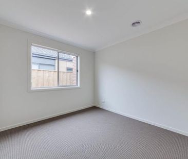 4 Veneto Grove, Greenvale VIC 3059 - House For Rent | Domain - Photo 4