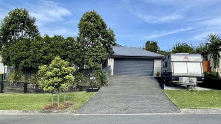 Spacious 5-Bedroom Home with Mountain Views in Eumundi - Photo 4