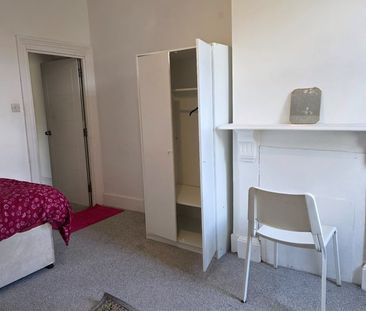 Room in a Shared House, Leyton Green Road, E10 - Photo 2