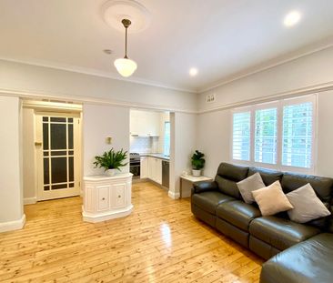 Renovated Art Deco Apartment, Separate Study in Boutique Building - Photo 5