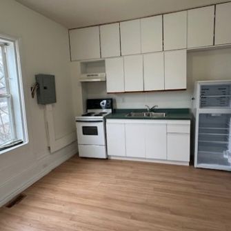 82 Nottawasaga 1 Orillia | $900 per month | Plus Hydro - Photo 1