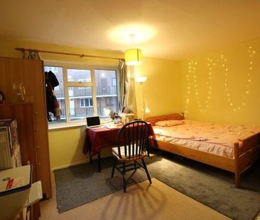 3 bedroom flat to rent - Photo 6