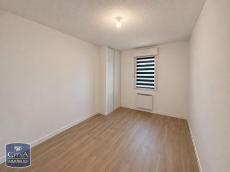 Location Appartement 2 pièces 47m² BEAUPREAU EN MAUGES 49600 - Photo 2