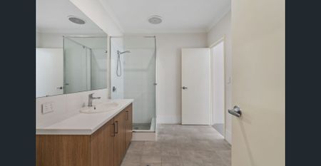 Modern 2 x 1 rear unit is the ideal "Lock & Leave " - Photo 4