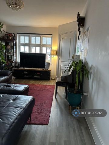 4 bedroom detached house to rent - Photo 3