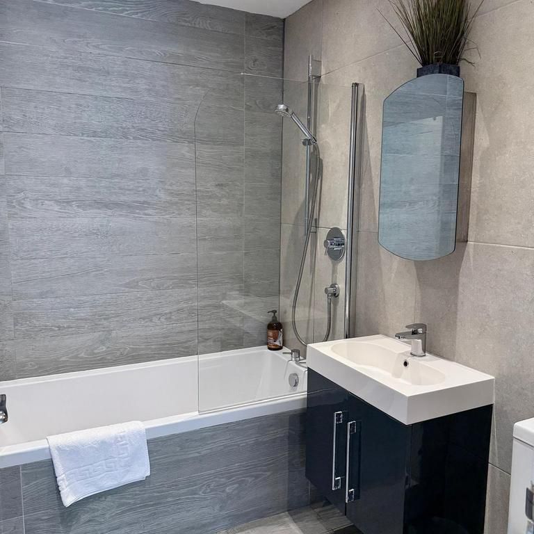 2 bedroom coach house to rent - Photo 1