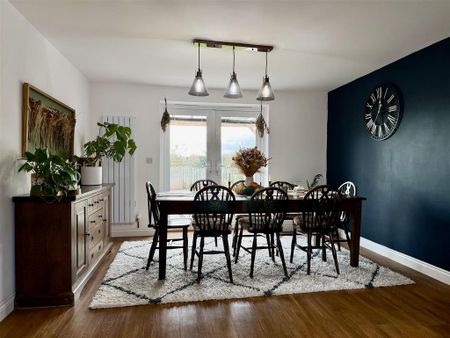 4 bedroom detached house to rent - Photo 4