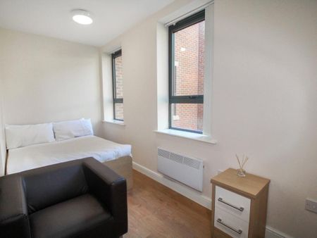 Studio to rent - Photo 2