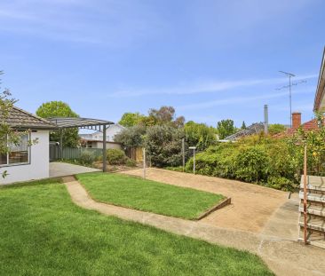 3 bedroom renovated home plus a studio + bathroom at the rear of th... - Photo 2