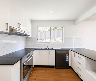 Executive Family Residence - Photo 6