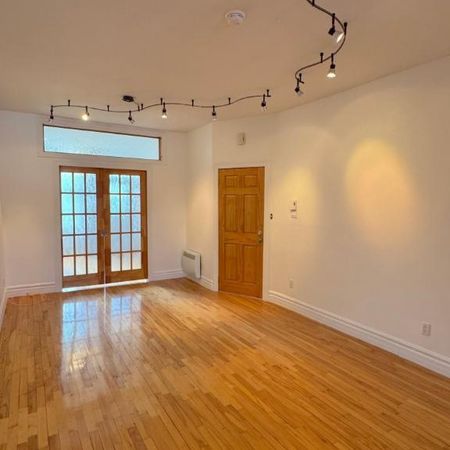 SUPER BEL APPARTEMENT RÉNOVÉ STYLE LOFT DANS LE SECTEUR DE ROSEMONT, DISPONIBLE MAINTENANT - SEMI MEUBLÉ. - Photo 3