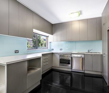 Renovated apartment in quiet location - Photo 3