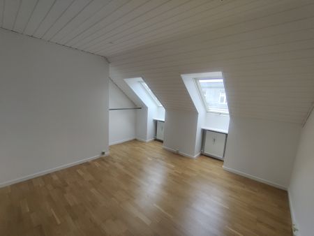 Stor og lys lejlighed på øverste etage - Photo 4