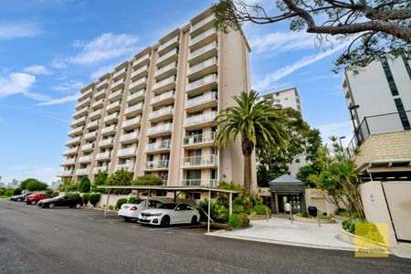 Stunning River & City Views in a Secure South Perth Location - Photo 5