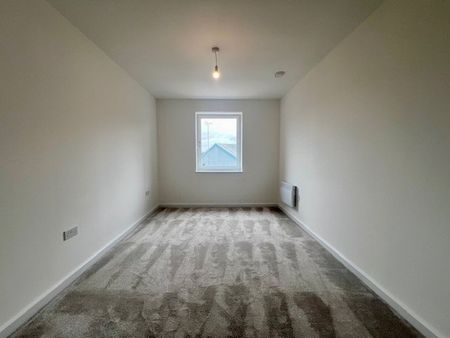 Nightingale Walk, Farnham, Surrey, GU9 - Photo 3