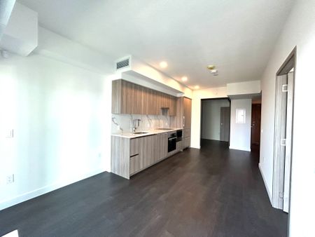 For Lease - 1 Concord Cityplace Way Unit# 916, Toronto, Ontario - Photo 4
