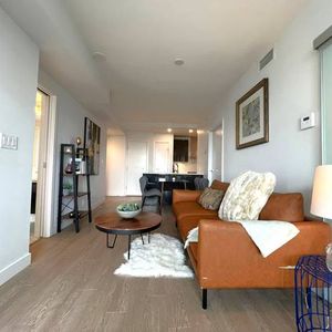 Fully Furnished Luxury Condo 2bed 2 baths + Den - Photo 2