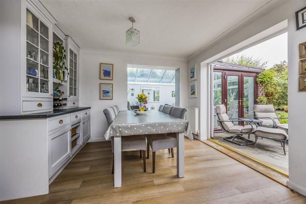 House - Detached For Rent Conifer Drive, Chichester - Photo 1