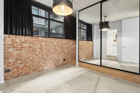 Industrial-Chic Apartment in Kingston's Iconic Warehouse Development - Photo 2