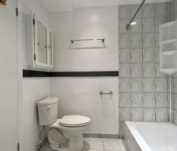 Sérénité moderne, appartement rénové, demi-sous-sol à Saint-Léonard - Photo 2