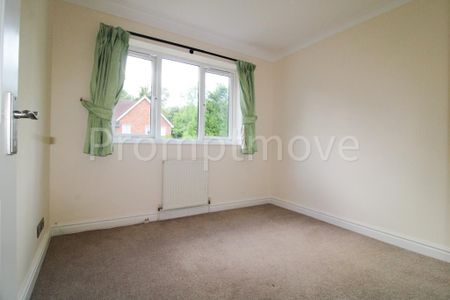 4 bedroom semi-detached house to rent - Photo 3