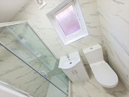 Studio Flat, Littlemoor Road, IG1 - Photo 4