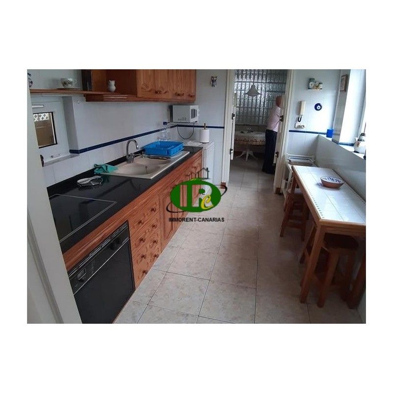 A large house of about 240 square meters and about 1100 square meters outdoors in a northeast direction - Photo 1