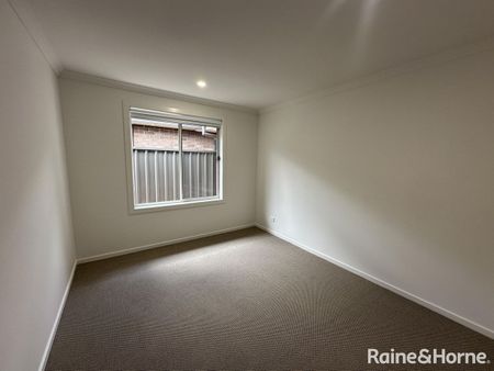 Spacious 4-Bedroom Family Home in Munno Para Downs - Photo 5