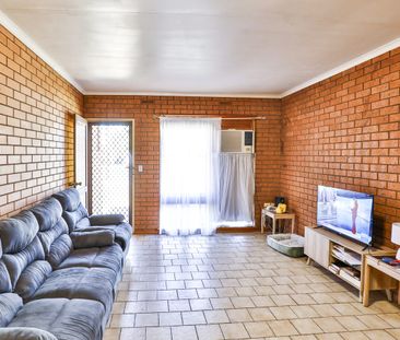 Neat little Unit in a perfect location! - Photo 1