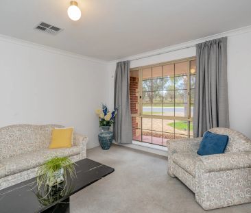 Stunning home featuring Canal Waterfront! - Photo 1