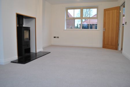 The Heights, Hutchinson Road, Newark, Notts, NG24 - Photo 2