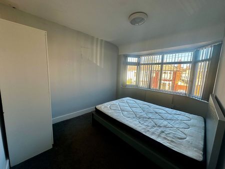 2 Bed Flat, The Martyrs Close, CV3 - Photo 5