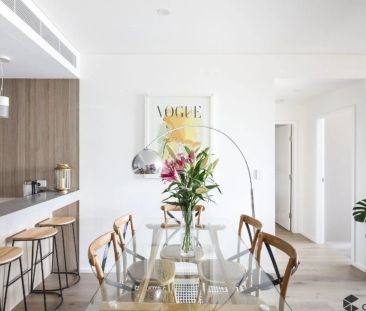 Ultra Modern Light Filled Apartment - Photo 3