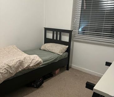 Room in a Shared Flat, Epsom Road, CR0 - Photo 3