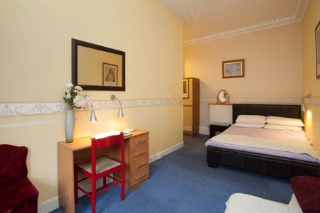 Lovely city centre house with 8 en-suite bedrooms & a 2 bedroom flat - Photo 5