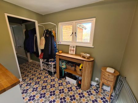 3 bedroom detached house to rent - Photo 4