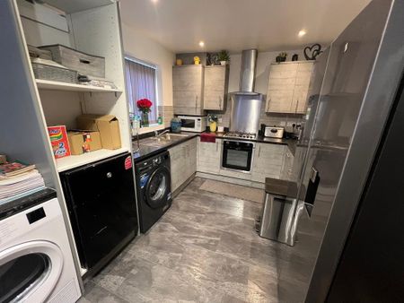 3 bedroom semi-detached house to rent - Photo 5