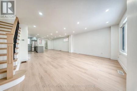 194 KENNEDY ROAD - Photo 3