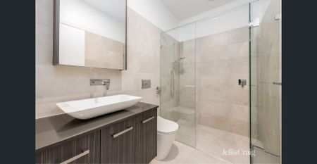 Modern Townhouse In Brunswick - Photo 4