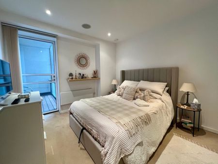 2 bedroom Apartment to let - Photo 2